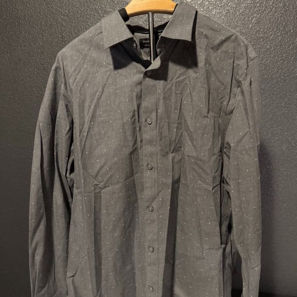 Banana Republic Men’s Button-Down Shirt – Size Large – 100% Cotton